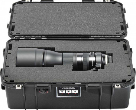 Geantă de protecție Peli 1465 Air Case cu burete Pick N Pluck utilizată pentru a ține stabil și în siguranță un monoclu