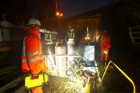 Sistem iluminare portabil Peli 9430 RALS utilizat de pompieri noaptea într-o intervenție