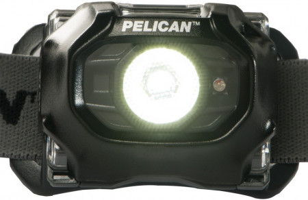 Led-ul la o lanternă frontală PELI 2750 fotoluminiscentă