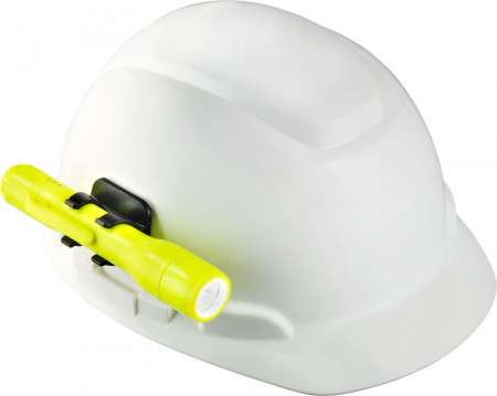 Lanternă profesională antiex Peli 2315Z0 atașată pe o cască de protecție