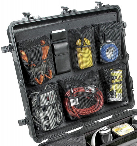 Geantă rigidă mare Peli 1690 Neagră cu lid organizer utilizată pentru a proteja echipament de lucru