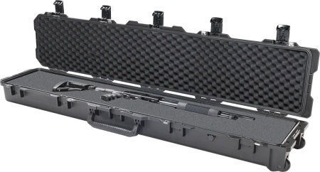 Pușcă de asalt protejată de geanta de arme Peli™ Storm Long Case iM3410