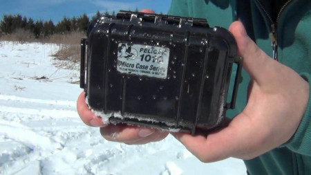 Cutie de protectie submersibilă Peli MicroCase 1010 testată în condiții extreme de iarnă