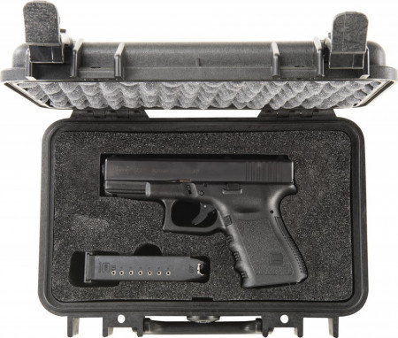 Geantă de protecție plutitoare Peli SmallCase 1170 ținând în siguranță un pistol