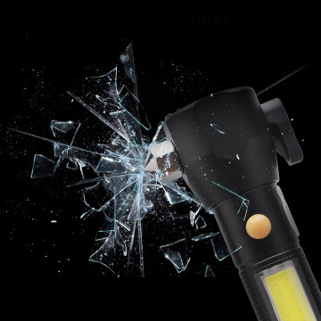 Lanternă Foton Super 0342 USB, cu ciocan de urgență testată la spargerea unui geam