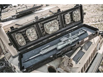 Valiză de protecție Peli Air Long Case 1755 utilizată pentru a proteja o pușcă cu lunetă