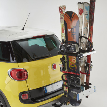 Ski/snowboard rack Mottez on the towing hook