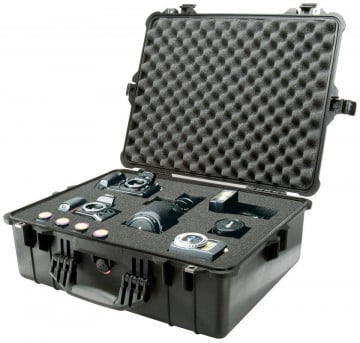Geantă de protecție Peli Large Case 1600 ținând în siguranță echipamentul de fotografiat cu buretele Pick N Pluck