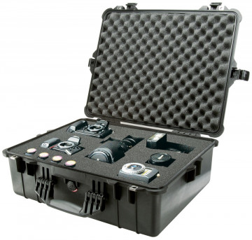 Geantă de protecție Peli Large Case 1600 ținând în siguranță echipamentul de fotografiat cu buretele Pick N Pluck