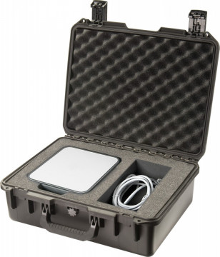 Peli Storm Case im2400 cu burete Pick N Pluck utilizată pentru a proteja echipament de lucru