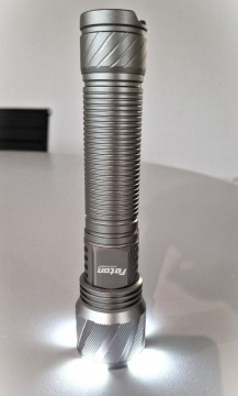 Lanternă Foton Super Z8028 cu LED de 10W Zoom