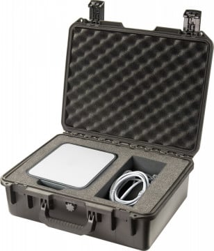 Peli Storm Case im2400 cu burete Pick N Pluck utilizată pentru a proteja echipament de lucru