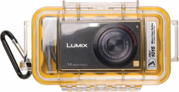 Cutie de protecție Peli MicroCase 1015 utilizată pentru a proteja un aparat de fotografiat digital