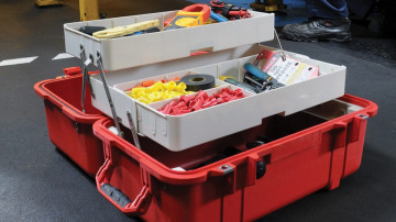 Scule de lucru organizate într-o geantă profesională Peli 1460TOOL pentru scule