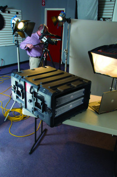 Rack mobil Blackbox 3U M6 SMAC2109-02/29/W5 utilizat de reporteri pentru a proteja echipamentul de lucru
