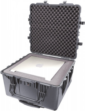 Geantă rigidă Peli 1640 Transport Case cu burete Pick N Pluck utilizată pentru a proteja un laptop
