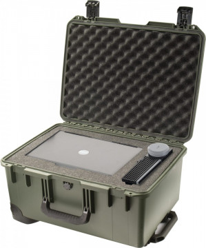Geantă de protecție Peli Storm Case iM2620 cu burete Pick N Pluck utilizată pentru a proteja un laptop de lucru