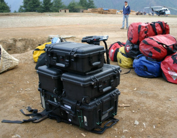 Troler foto rigid Peli Studio Case 1560SC ținând în siguranță echipamentul de lucru în natură