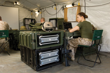 Rackmount Peli SuperMAC 3U SMAC2109-02/29/05W utilizat pentru a proteja echipamentul militar