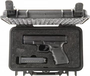 Geantă de protecție plutitoare Peli SmallCase 1170 ținând în siguranță un pistol