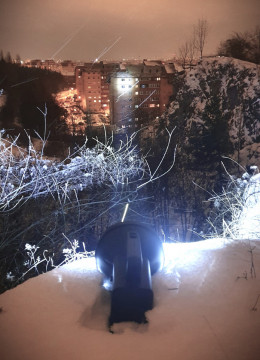 Proiector reîncărcabil Foton L30 cu LED de 30W testat noaptea 