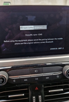 Mini adaptor USB Foton M1-Sync Wireless Carplay si Android Auto utilizat la o mașină