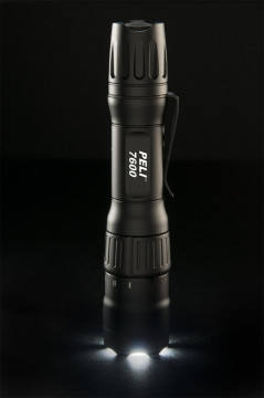 Lanternă poliție Peli Tactical Flashlight 7600