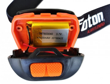 Acumulator adăugat la o lanternă frontală Foton Sport HL5643 reîncărcabilă prin USB