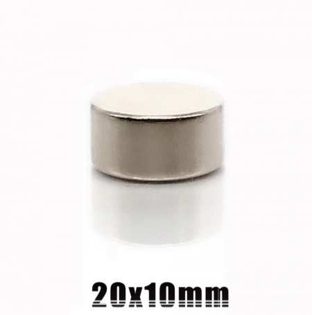 Magnet neodim puternic, formă disc, placat cu nichel, N42, forță aproximativ 11 kg Magnet neodim de dimensiuni medii cu o puternică forța de atracție, poate susține pană la 11 kg in plan vertical. Este magnetul potrivit dacă doriți sa va construiți propri