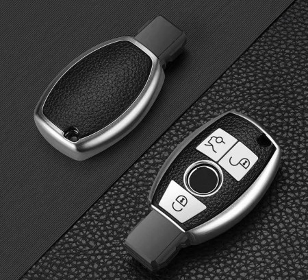 Compatibila cu tipurile de chei Mercedes-Benz: A/B/C/E/S Class/CLK/ML/W164/W245/A209/W212/W204 (Fii atent la forma cheii tale)  Protectie completa: Protejati-va cheile auto de daune, urme, praf si zgarieturi  Usoara si Durabila: Extrem de usoara si durabi