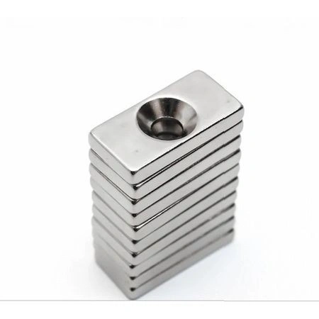 Magnet puternic neodim bloc 20 mm x 10 mm x 3 mm cu gaura de sustinere de 4 mm diametru