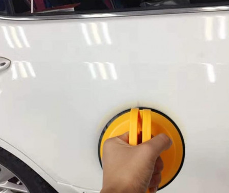 Ventuza profesională pentru îndreptat tabla caroseriei auto este un instrument special conceput pentru a ajuta la repararea sau îndreptarea ușoară a caroseriei auto. Această ventuză puternică are o forță de 25 kg și poate fi utilizată pentru a îndrepta uș