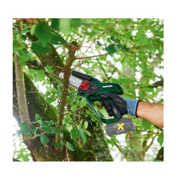 Motofierastrau cu lant Parkside 20V fara baterie si incarcator, lungime de taiere de 15cm, viteza de 8m/s, protectie lama, pentru taiat, maruntire crengi, lemn etc