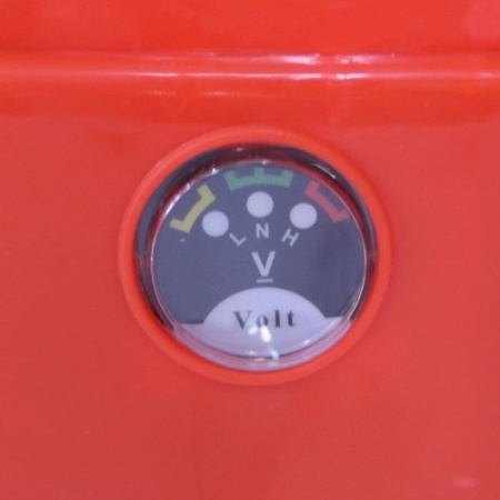 Caracteristici:  Tip - cu acumulator Tensiune acumulator - 12 V Capacitate acumulator - 8 Ah Durata de funcționare fără reîncărcare - 6-8 ore Capacitatea rezervorului - 12 l Presiune de lucru - 4-4,5 bar Consumul - 1,6-1,7 l/min Lungimea tubului telescopi