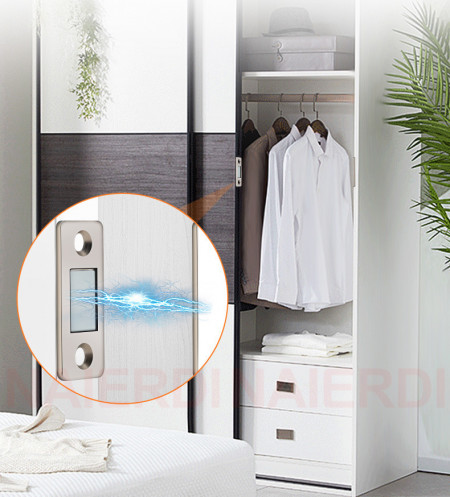 Setul magnetic slim cu suruburi incluse este format din doua piese, concepute pentru a fi montate pe usi sau sertare. Acestea sunt denumite "slim" datorita design-ului lor subtire, care le face sa fie discrete si sa se integreze bine cu mobilierul sau cu