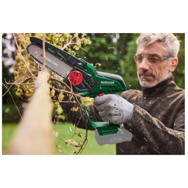 Motofierastrau cu lant Parkside 20V fara baterie si incarcator, lungime de taiere de 15cm, viteza de 8m/s, protectie lama, pentru taiat, maruntire crengi, lemn etc