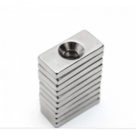 Magnet puternic neodim bloc 20 mm x 10 mm x 3 mm cu gaura de sustinere de 4 mm diametru