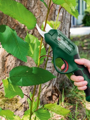 Foarfeca de gradina Parkside fara fir de 4V, cu acumulator inclus
