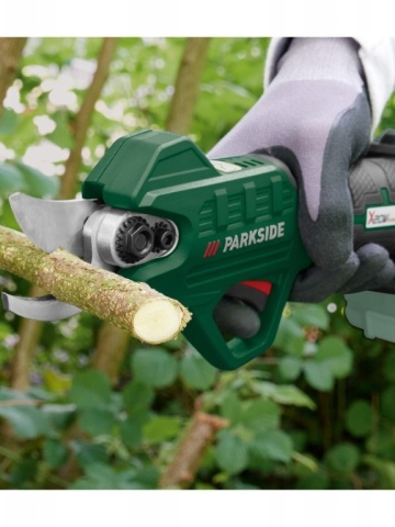 Foarfeca pentru crengi Parkside 20V Pentru taierea puternica a crengilor cu grosimea de pana la 28 mm in lemn de esenta moale si 15 mm in lemn de esenta tare
