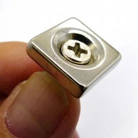 Magnet puternic neodim patrat cu gaura 20x20x4mm cu suprafata nichelata