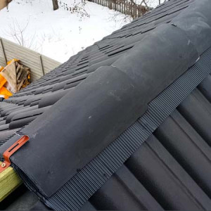 Bandă ventilare coamă Geo Vent 27 cm x 5 m RAL 8004 roșu cărămiziu - Img 3