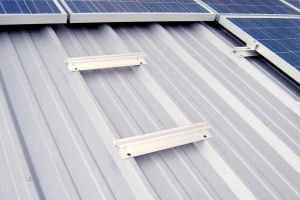Kit Structură Completă pentru 4 Panouri Fotovoltaice – Montaj Acoperiș din Tablă Metalică Sistem 1.5-2 kW - Img 9
