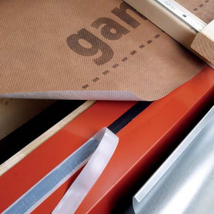 Bandă butilică tip șnur pentru etanșare suprapuneri membrane acoperiș