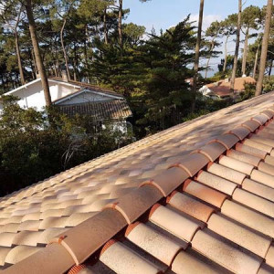 Etanșare perfectă coamă GEO VENT 39 cm pe țiglă mediteraneană cu ondule mari