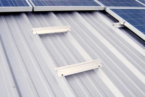 Kit Structură Completă pentru 15 Panouri Fotovoltaice – Montaj Acoperiș din Tablă Metalică Sistem 5-7 kW - Img 9