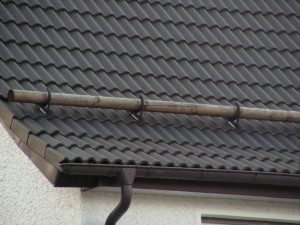 Suport parazăpadă buștean acoperiș țiglă ceramică, beton, solzi