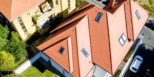 Țiglă Ceramică Tondach Solzi Cedonia – Rafinament Istoric și Protecție de Granit - Img 2