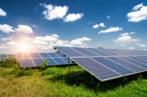 Structură fixare panouri solare pe teren mică dimensiune