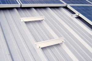 Kit Structură Completă pentru 9 Panouri Fotovoltaice – Montaj Acoperiș din Tablă Metalică (Sistem 4-4.5 kW) - Img 9