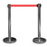 Krómozott acél kordonoszlop piros szalaggal, 180 cm, 2 darabos készlet.